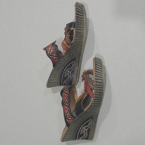 Via Veneto Leather Floral Boho Wedge Heels Size 8 - Picture 2 of 5